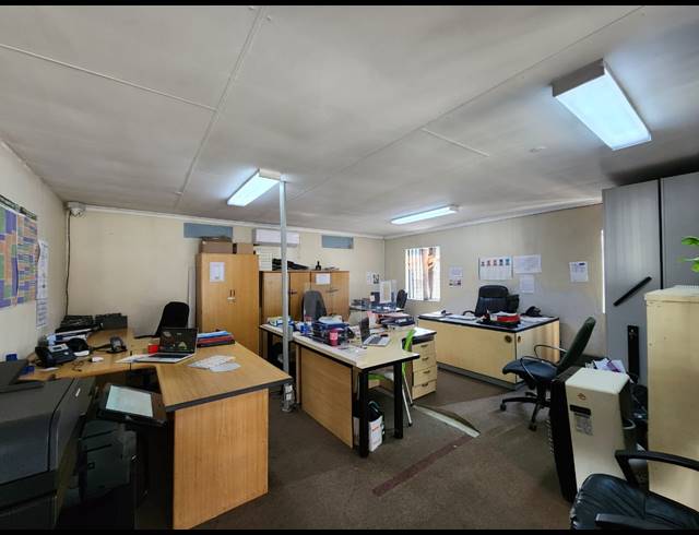 991M² OFFICE FOR SALE IN VEREENIGING CENTRAL